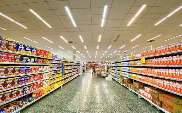 Como escolher a iluminação num supermercado?