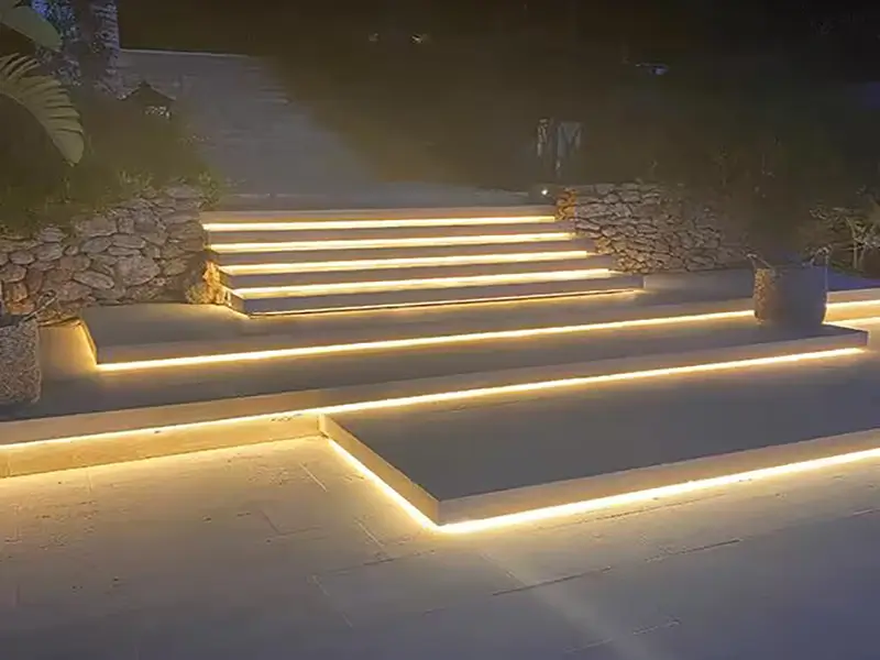 Sådan vedligeholder du udendørs fleksible LED-lys