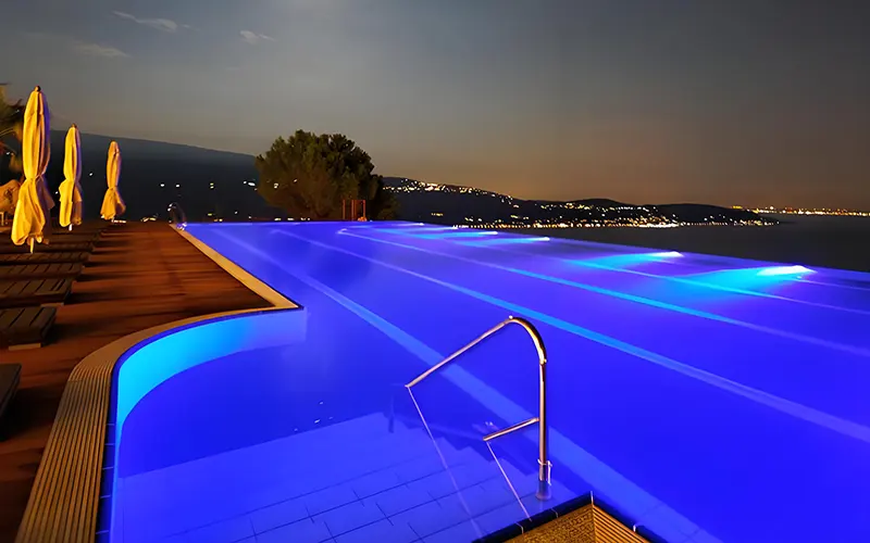Installation von LED-Lichtleisten für Schwimmbäder
