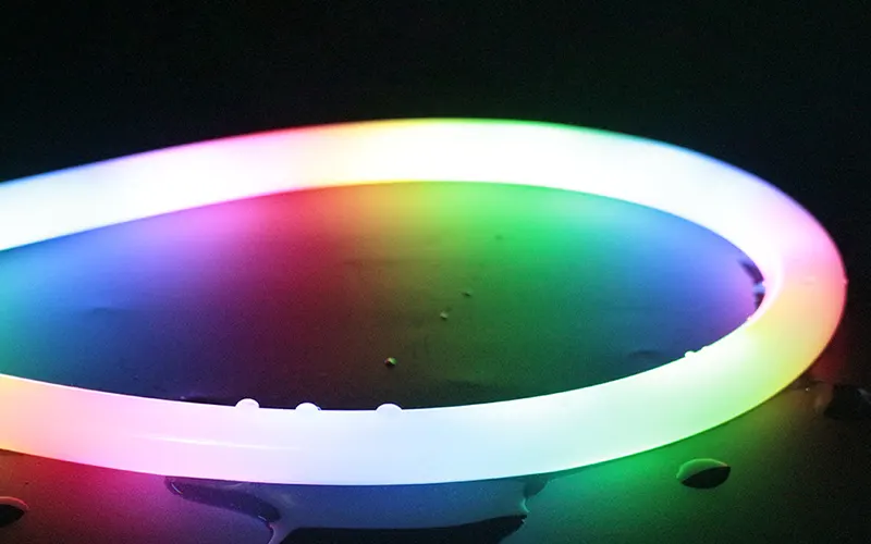 Fleksibelt 360-neon-flexlys, der viser en jævn, rund belysningseffekt