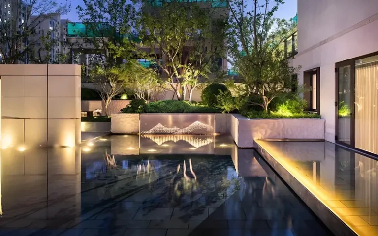 O LED Neon Flex à prova de água IP68 é utilizado para iluminação de jardins, proporcionando uma iluminação vibrante e resistente às intempéries para espaços exteriores.