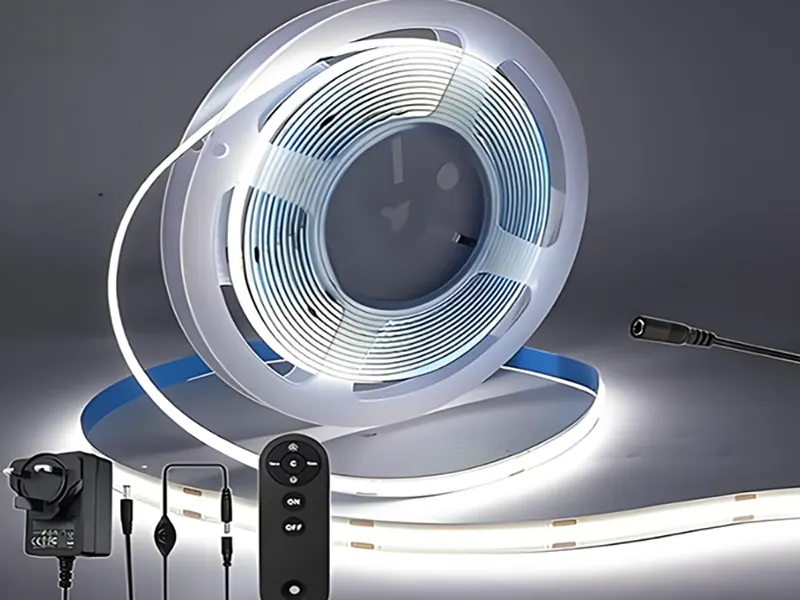 Fitas LED compatíveis com adaptadores sem fichas para uma instalação fácil