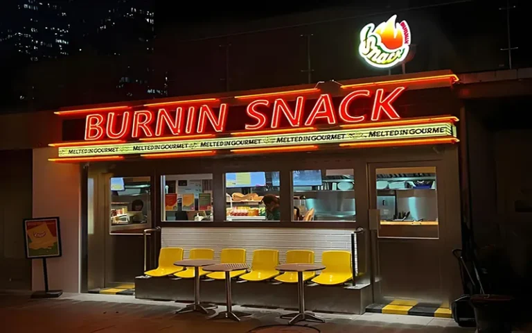 As luzes de néon constituem um risco de incêndio para os sinais de néon instalados em fachadas de lojas em edifícios comerciais?